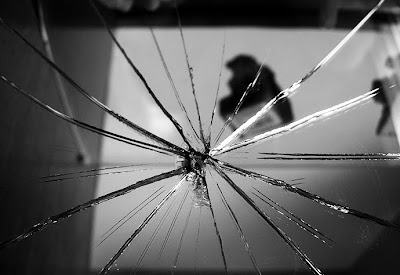 ��� ���� ����� �� ����� �� �� ����� ������ �� ���� broken mirror.jpg